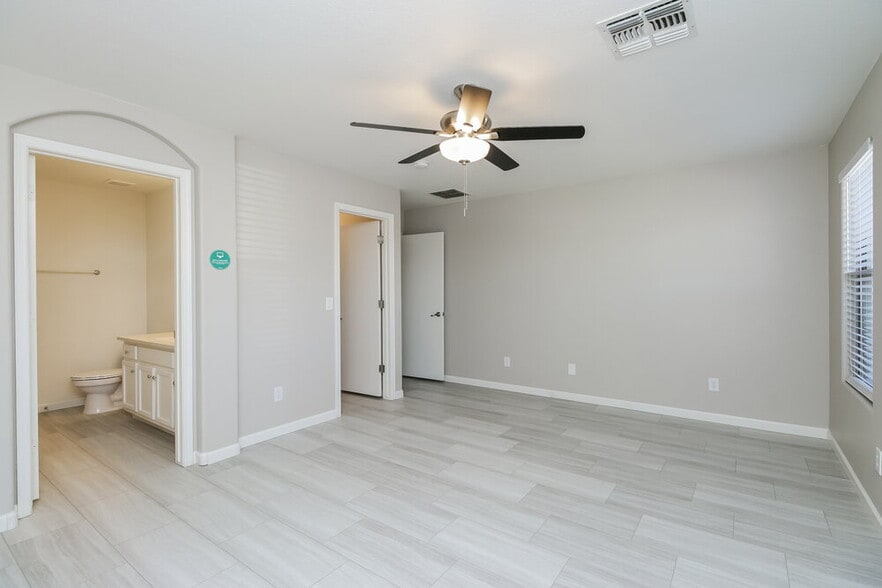 Building Photo - 16583 W Moreland St