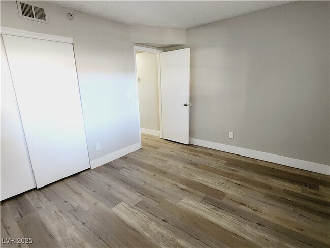 Building Photo - 2750 S Durango Dr