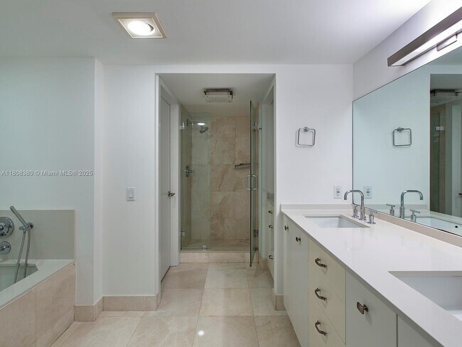 Building Photo - 121 Crandon Blvd