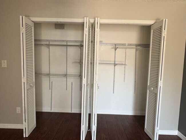 Building Photo - Freshly Updated Home for Lease – Move-In R...