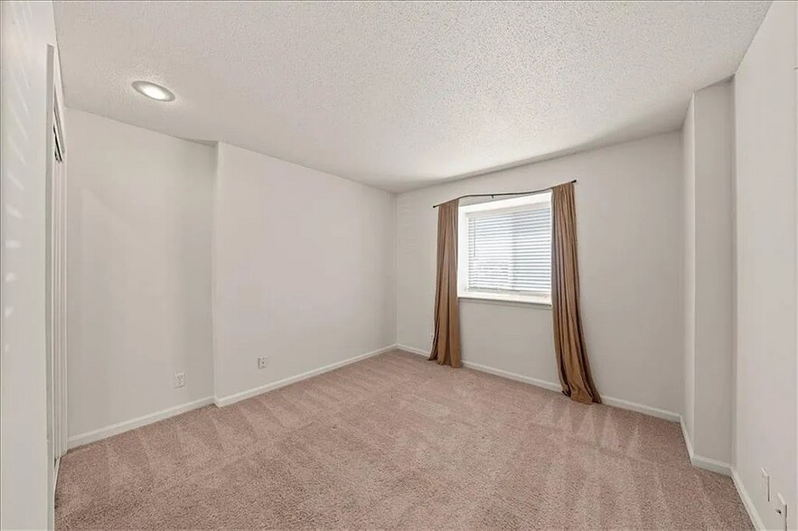 Building Photo - 11110 Nieman Rd