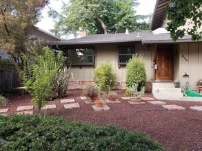 Building Photo - 634 Stanford Dr