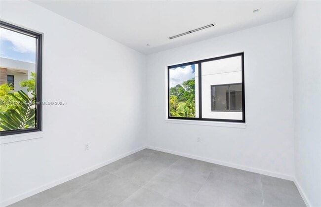 Building Photo - 3258 Bird Ave