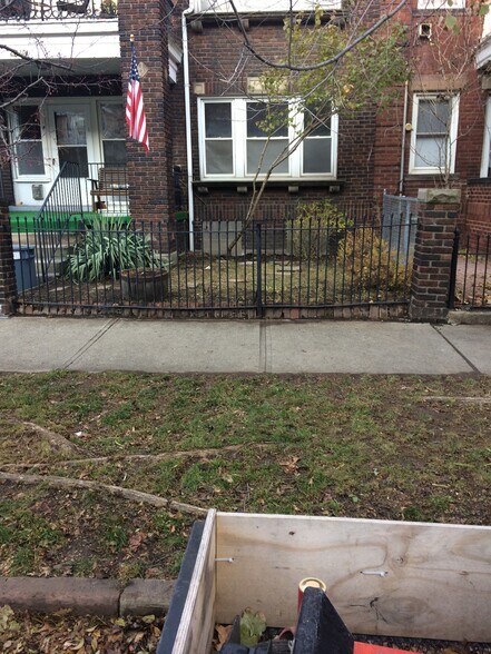 Building Photo - 2210 Murray Hill Rd