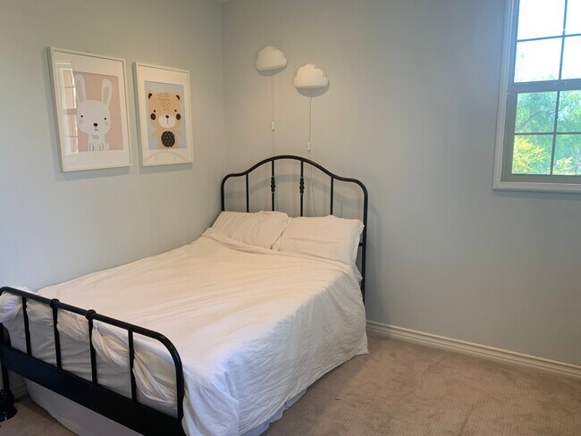 Building Photo - 128 Full Moon