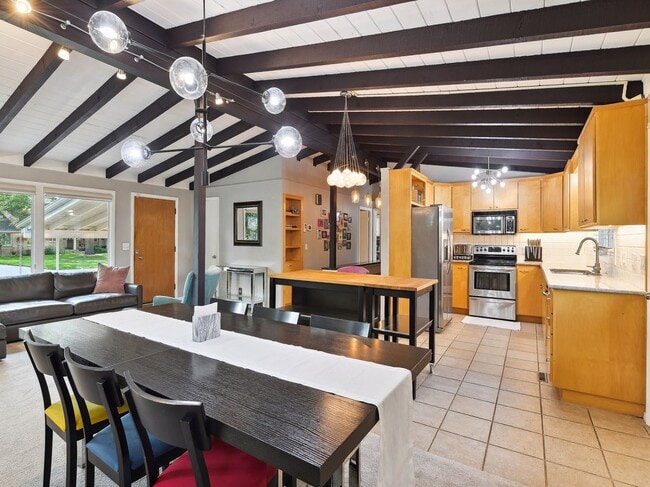 Building Photo - 6017 Halifax Ave S