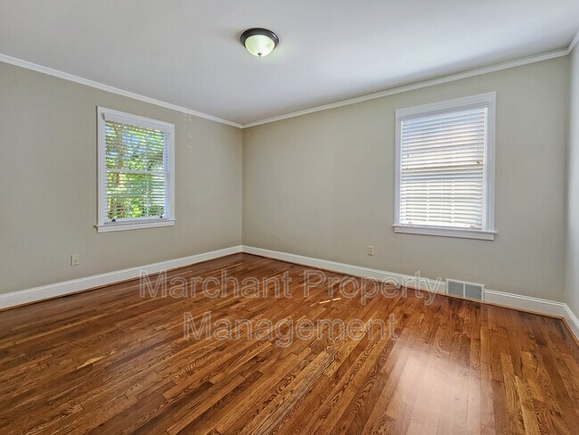 Building Photo - 121 Rockwood Dr