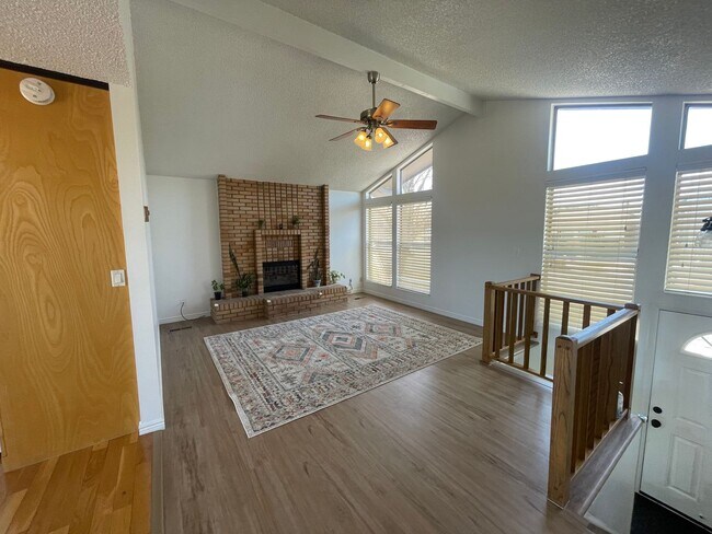 Building Photo - Beautiful Remodeled Home with nice yard.