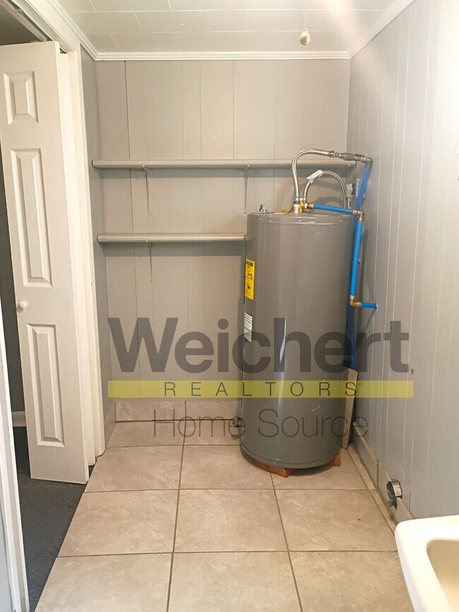 Building Photo - Quality finishes and adaptable design in a desirable location