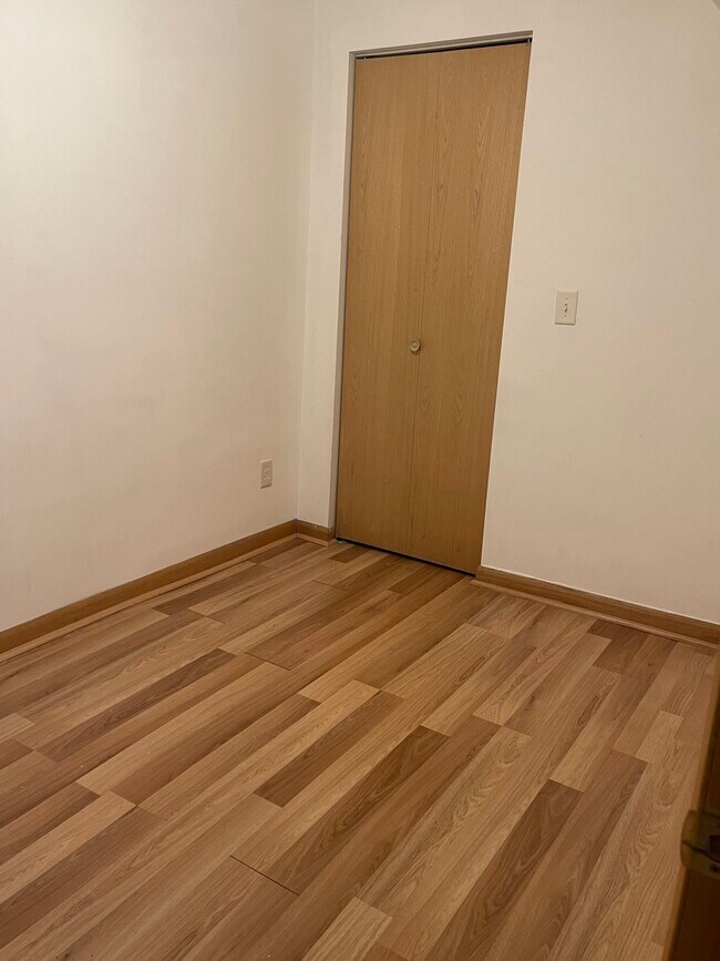 Building Photo - 3153 S May St