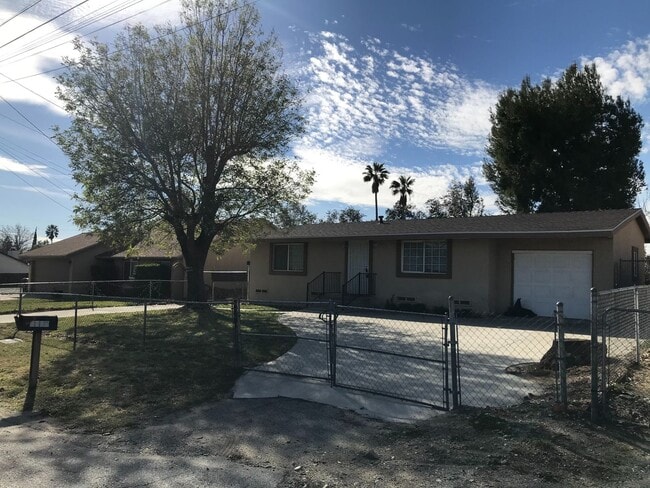 Building Photo - Aspen Ave - BLUE