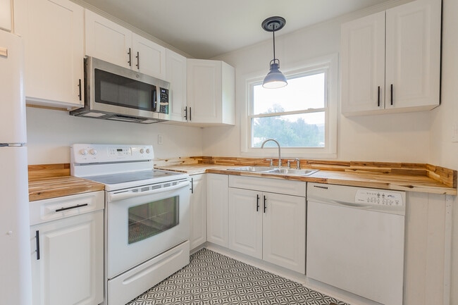 Building Photo - 43 3rd St