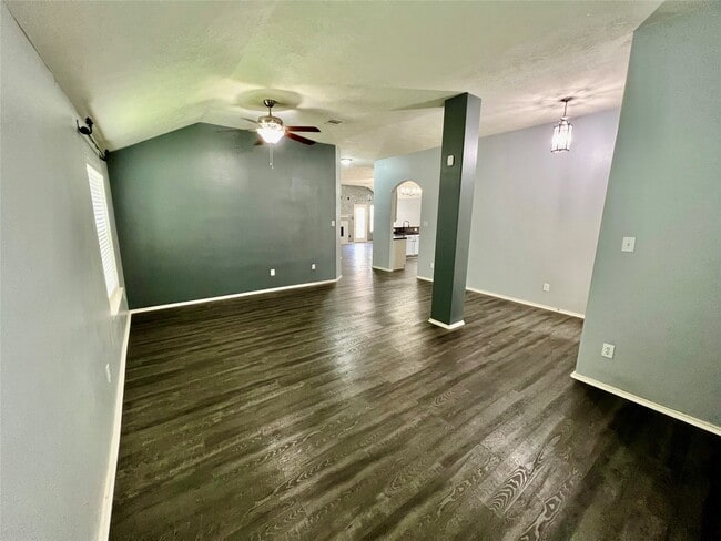 Building Photo - 3210 Blue Bonnet Dr