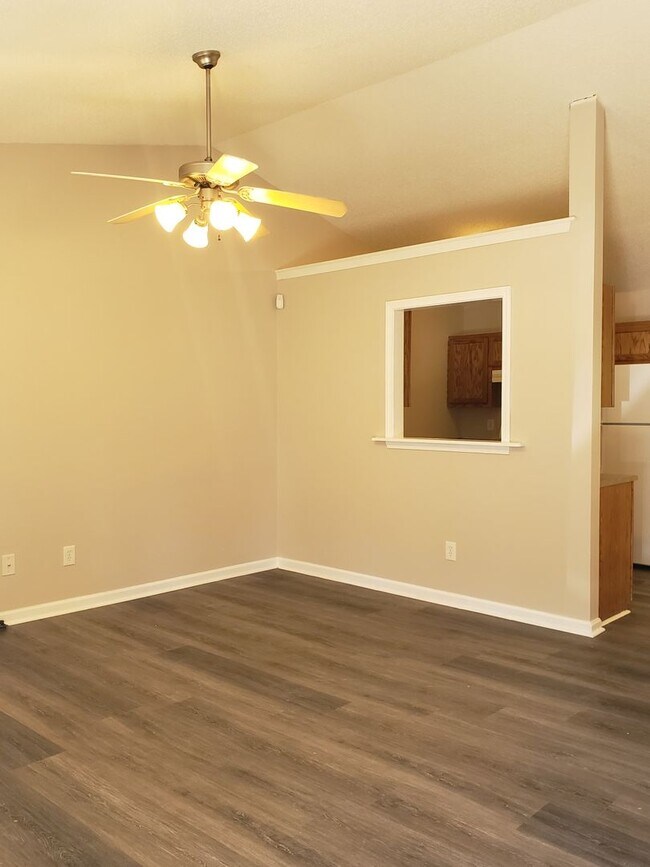 Building Photo - Come home to Serenity - 3 bedroom 2 bathroom Single Family Home