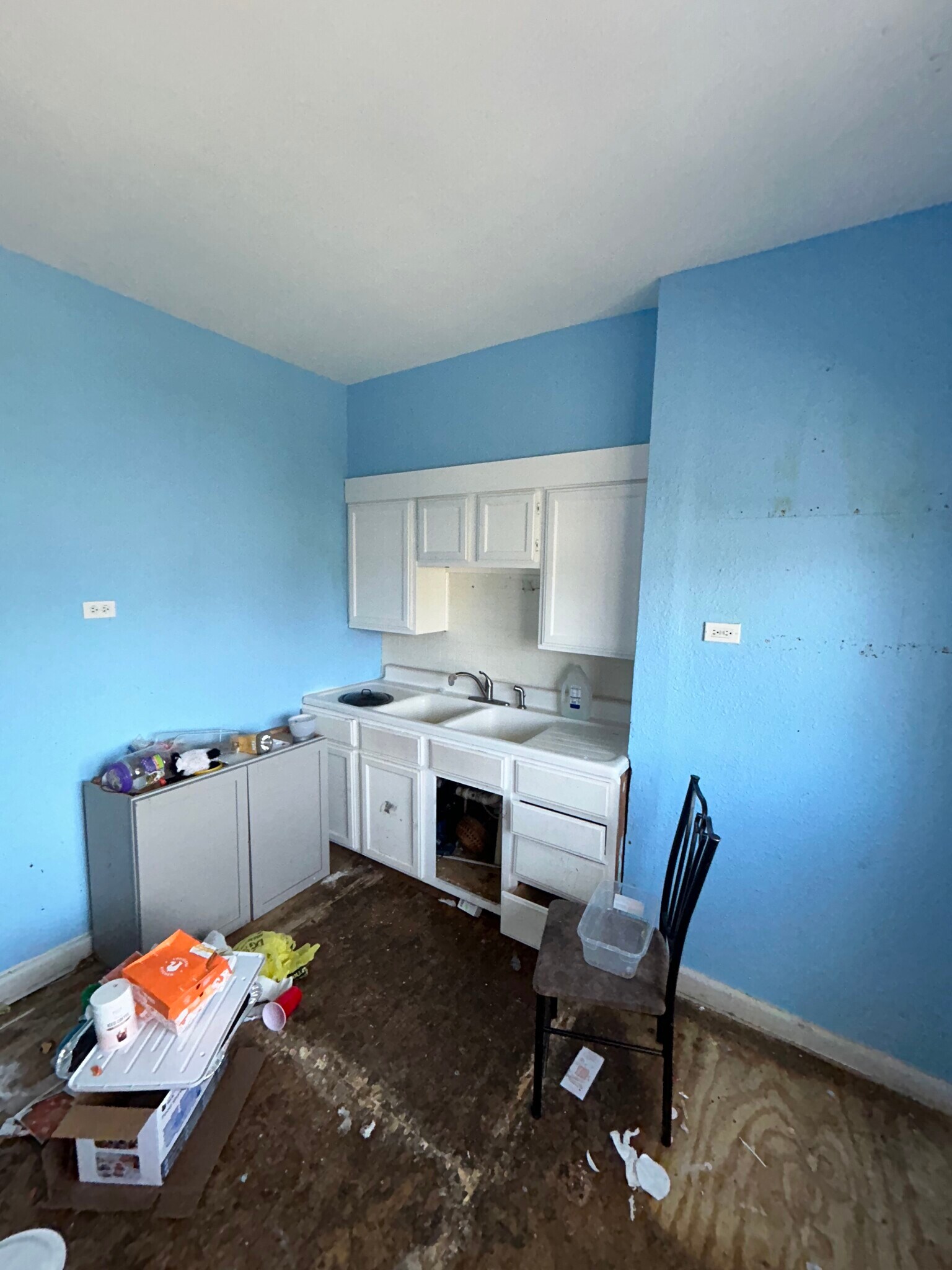 Building Photo - 2345 Iowa St