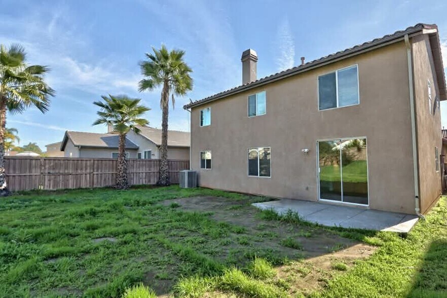 Building Photo - 36329 Capri Dr