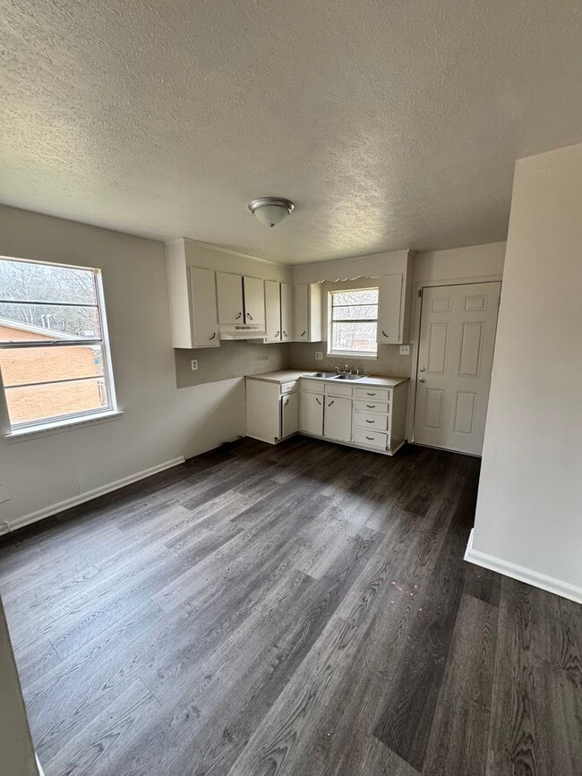 Building Photo - 126 Woodland Ave