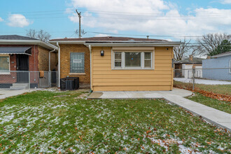 Building Photo - 8131 S Calumet Ave