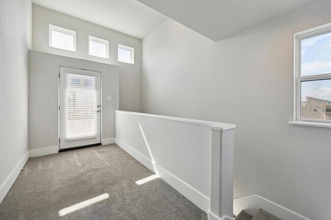 Building Photo - 5644 Larkin St