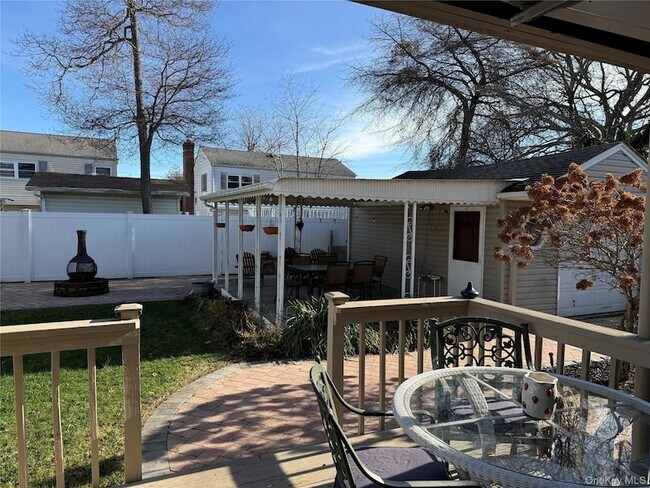 Building Photo - 8 William St