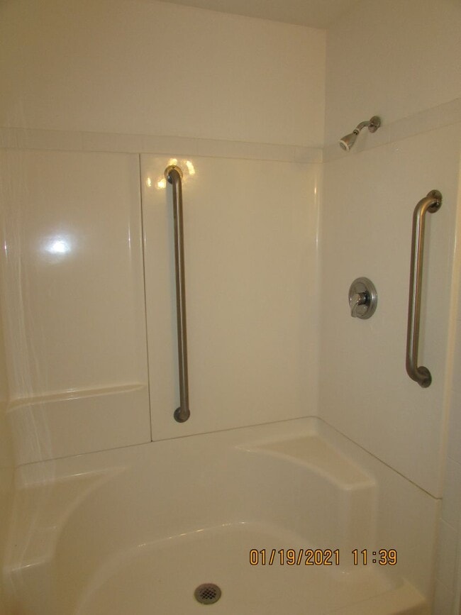 Building Photo - Newly remodeled 2 bedroom/2 bath home