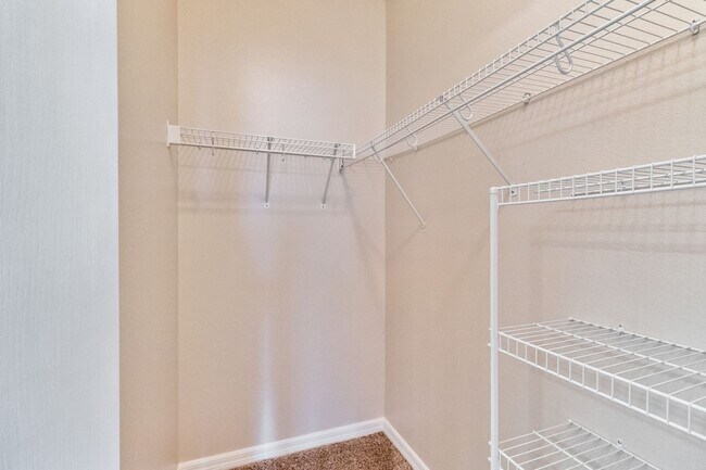 Building Photo - MOVE IN SPECIAL-Beautiful 2/2.5 Townhome W...