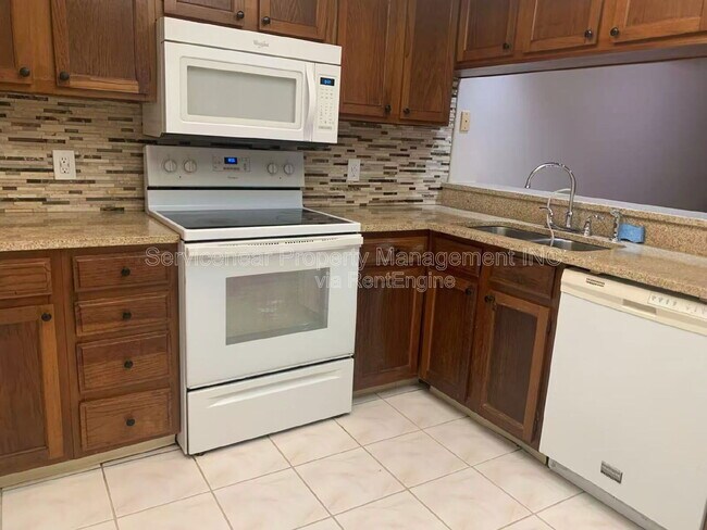 Building Photo - 217 Woodlake Wynde