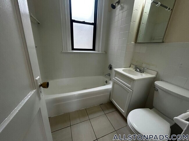 Building Photo - 1152 Commonwealth Ave