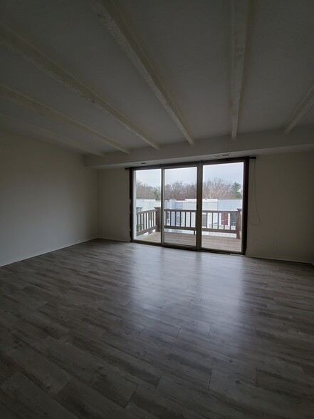 Living room - 1675 Cedarwood Dr