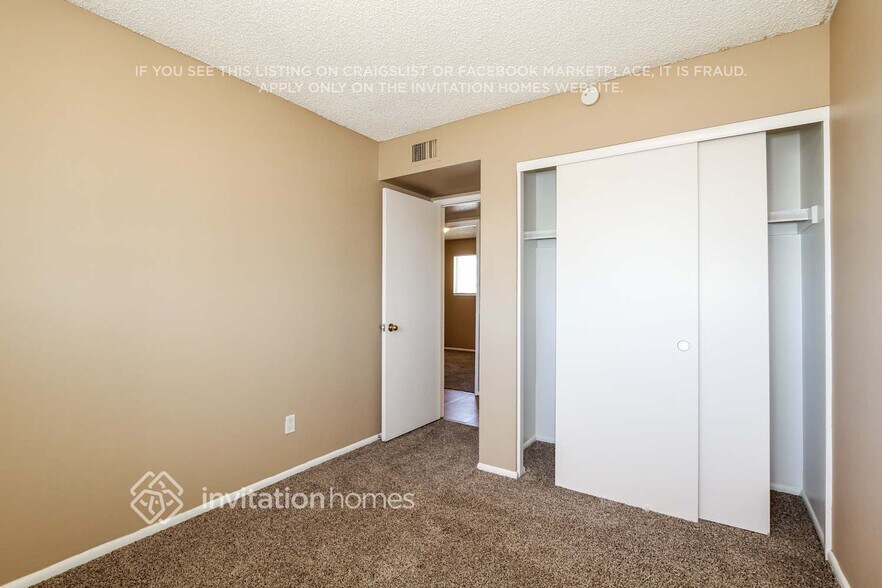 Building Photo - 4422 W Sanna St