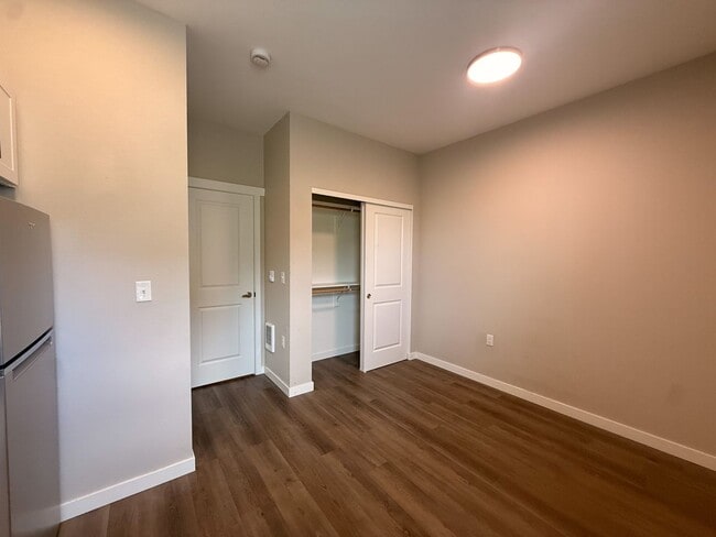 Building Photo - SAW3781