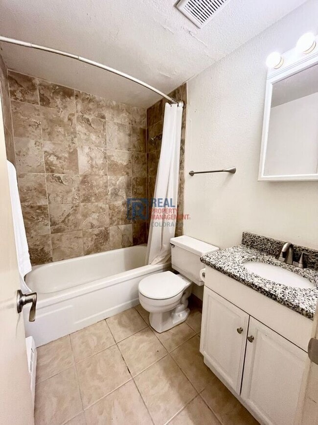 Building Photo - 2028 Friendship Pl