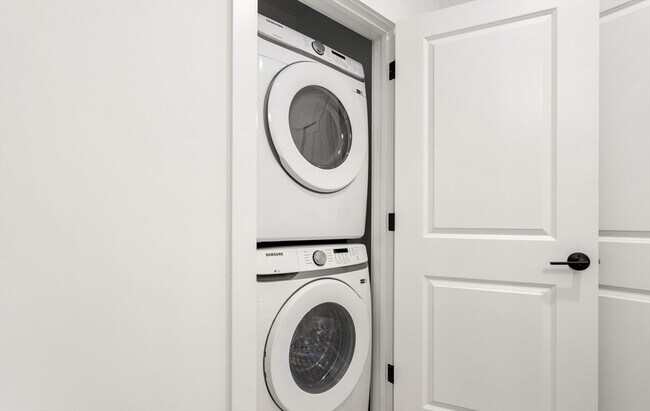 Building Photo - 600 Broadway