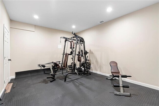 Building Photo - 5290 Clingman Ct