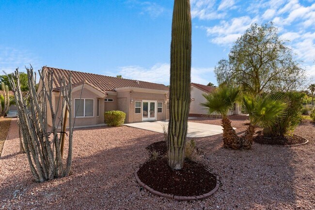Building Photo - Gorgeous 2 Bed 2 Bath Single Story home in...