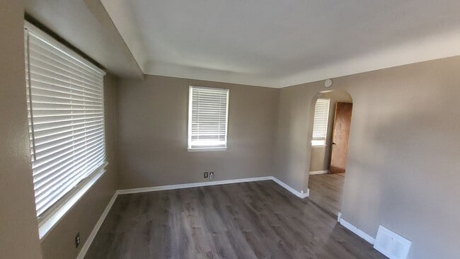 Building Photo - Clean & Affordable 2BR Home in Flint – $800 Rent
