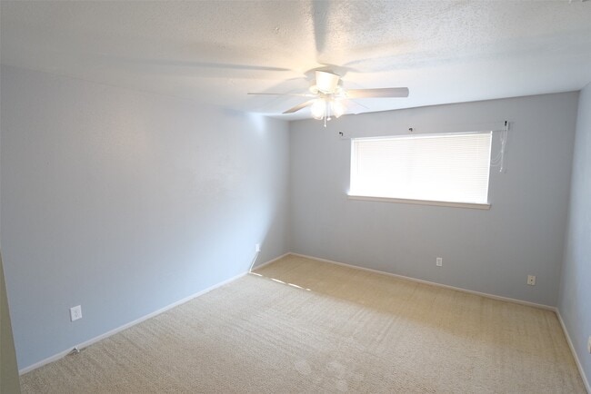 Building Photo - 22311 Fincastle Dr