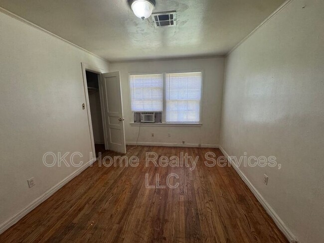 Building Photo - 2713 Normandy St