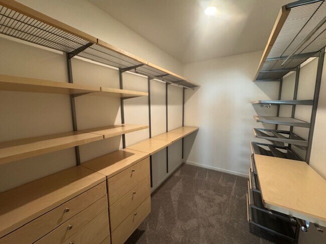 Building Photo - 261 Fenwick Farms Dr