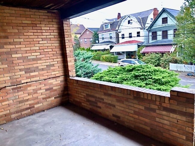 Building Photo - *** Mt. Washington Two Bedroom Duplex for Rent * Large Yard * Private Patio * Fully Renovated * W...