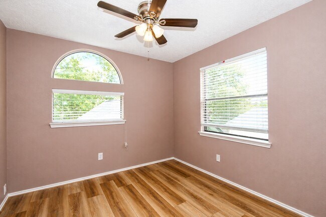Building Photo - 3515 Woodmere Ln