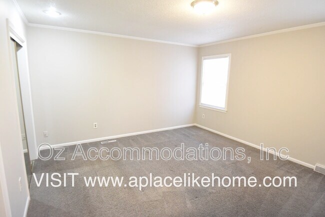 Building Photo - 16604 W 142nd Cir