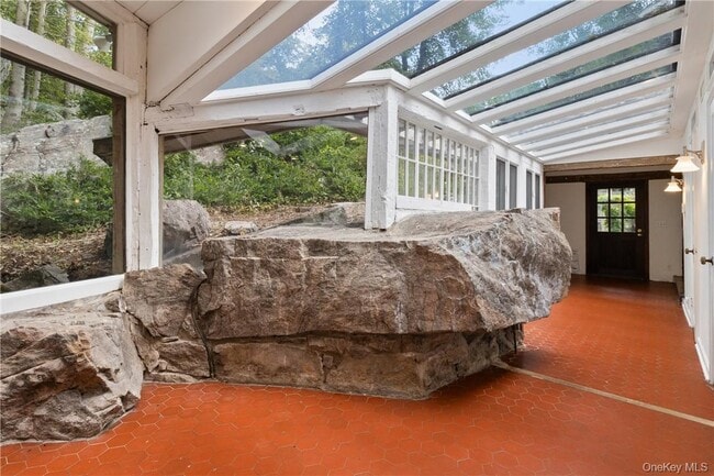 Building Photo - 176 Honey Hollow Rd