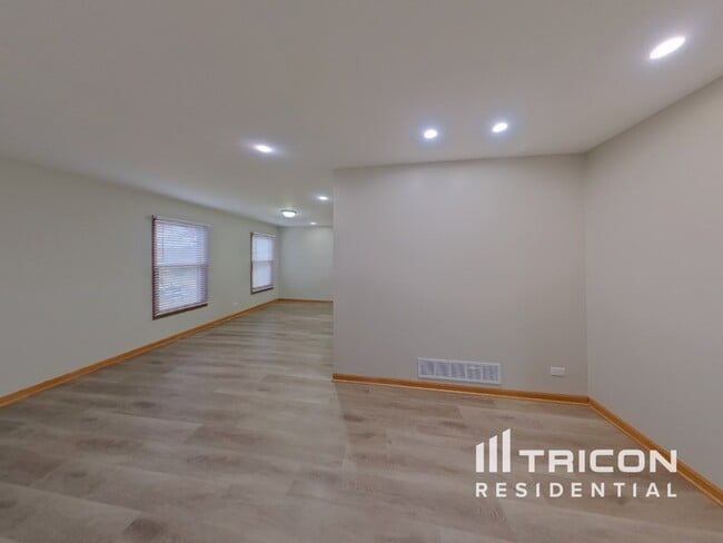 Building Photo - 1401 S Parkview Terrace