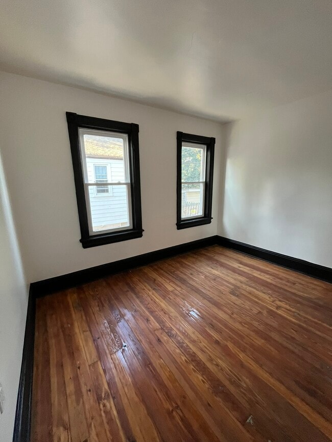Building Photo - 726 Sassafras St