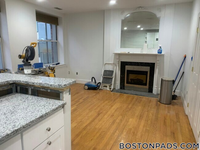 Building Photo - 140 Boylston St