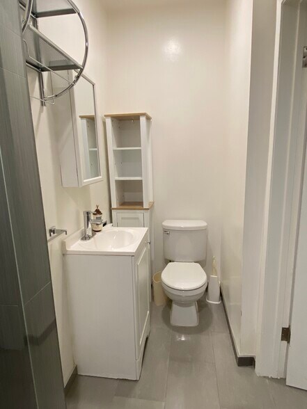 Building Photo - 807 Westholme Ave