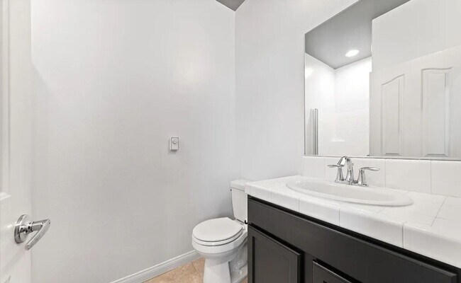 Building Photo - Adorable Home For Rent