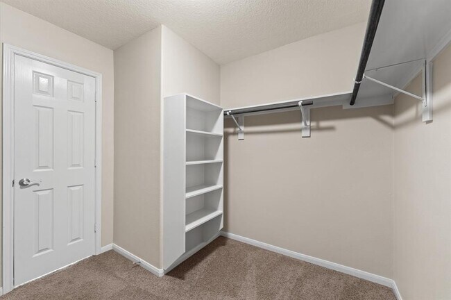 Building Photo - 406 Oak Stream Dr