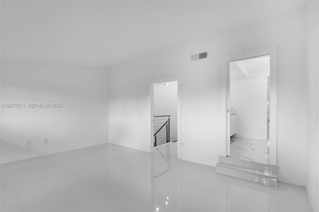 Building Photo - 3843 Alcantara Ave